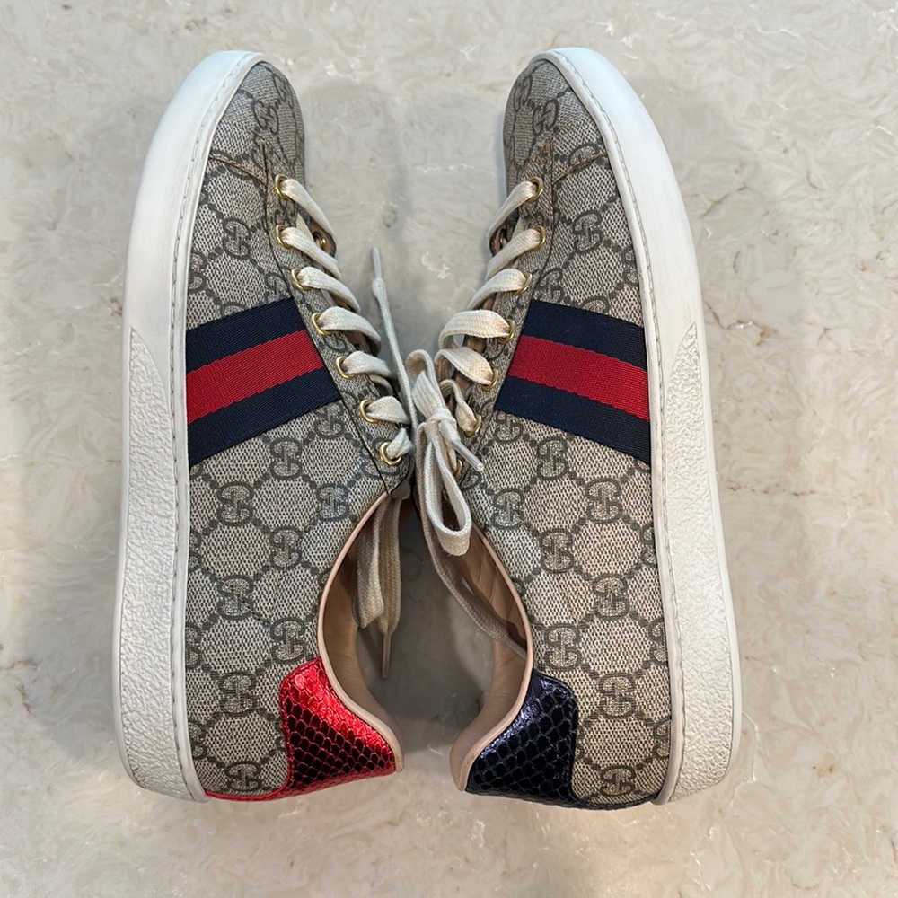 Women’s Gucci ace gg supreme sneaker size 38 1/2 barely worn - Picture 5 of 5